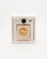 100% naturreines ätherisches Zirbenöl mit Holzwürfel in Kartonverpackung