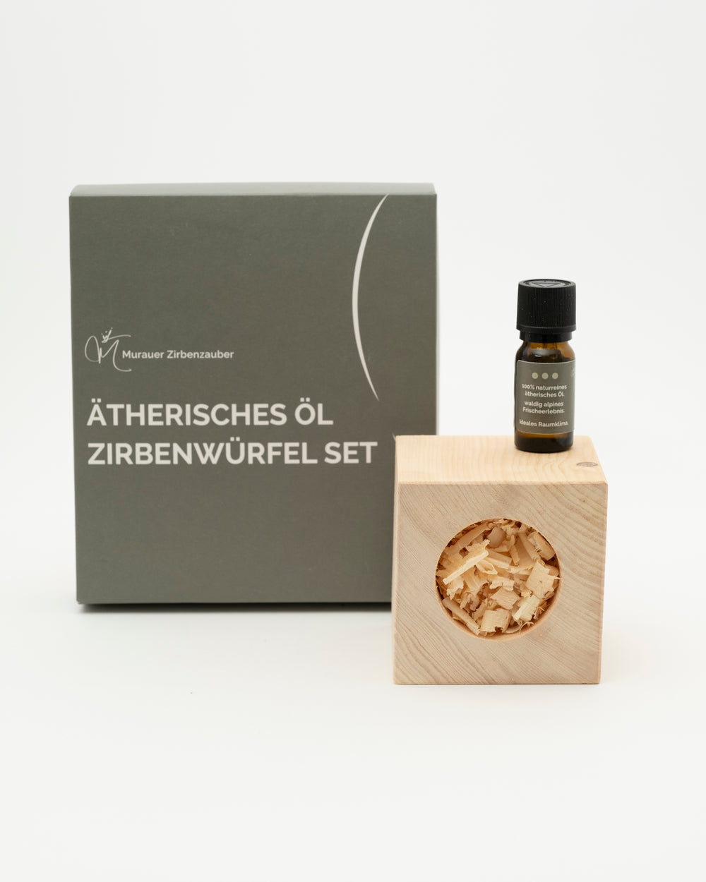 100% naturreines ätherisches Zirbenöl mit Zirben-Holzwürfel und Kartonverpackung